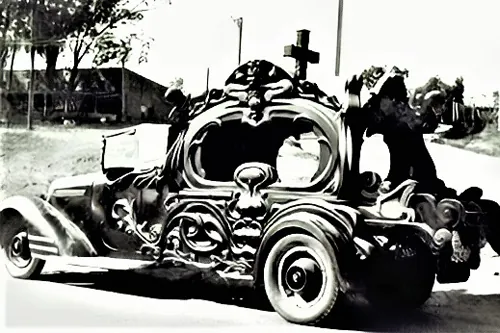Carroza fúnebre antigua